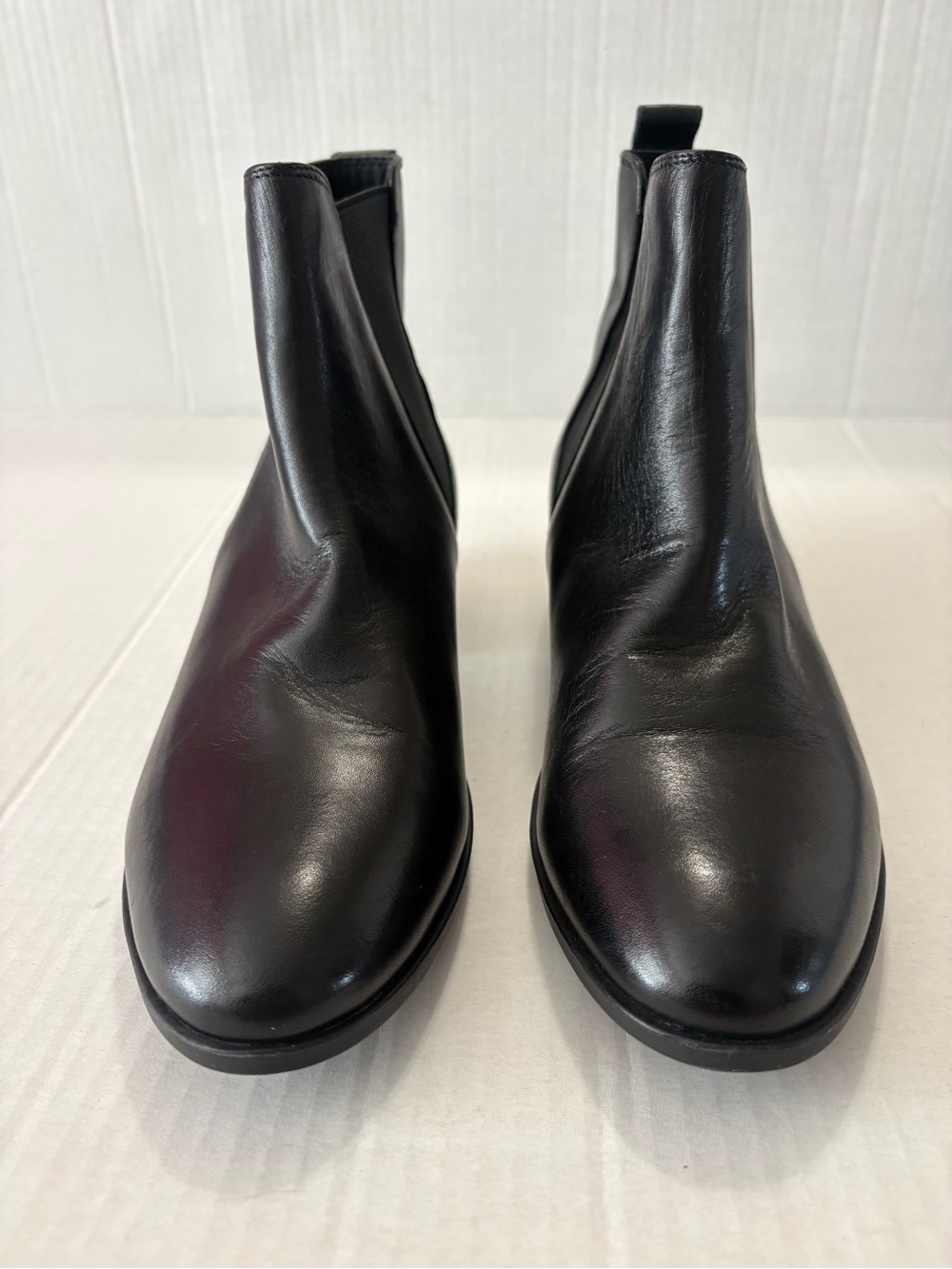 Steve Madden Women’s Black Leather Chelsea Ankle Boots, size 9, NWOT